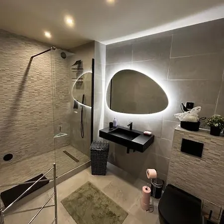 Cozy Two-room *